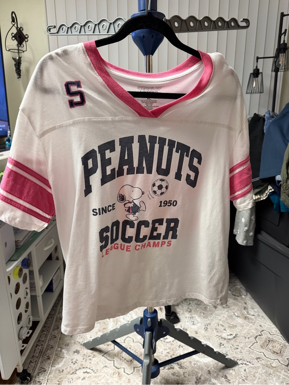 Peanuts Woman’s XL  Soccer Pink & White  Tee - Snoopy Graphic
